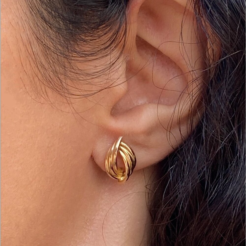 Vintage 14K Solid Yellow Gold Ribbed Stud Earrings, 1.24 grams, 14 mm x 8 mm